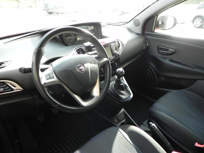 Lancia Ypsilon 1.0 FireFly 5 porte S&S Hybrid Ecochic Gold