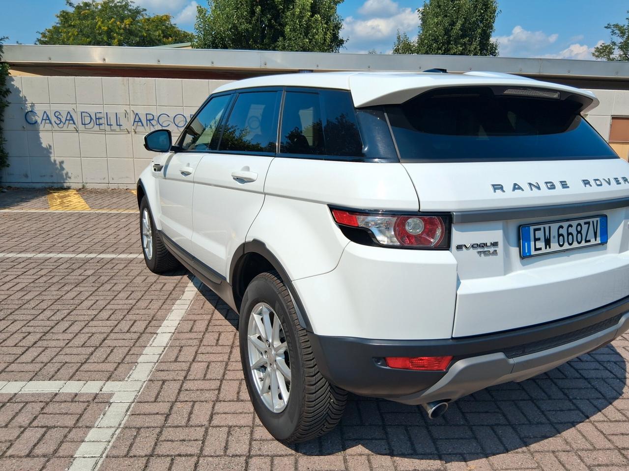Land Rover Range Rover Evoque Range Rover Evoqu .CELL 320 147 1147 WUATSAPP 3276540940.e 2.2 Sd4 5p. Prestige