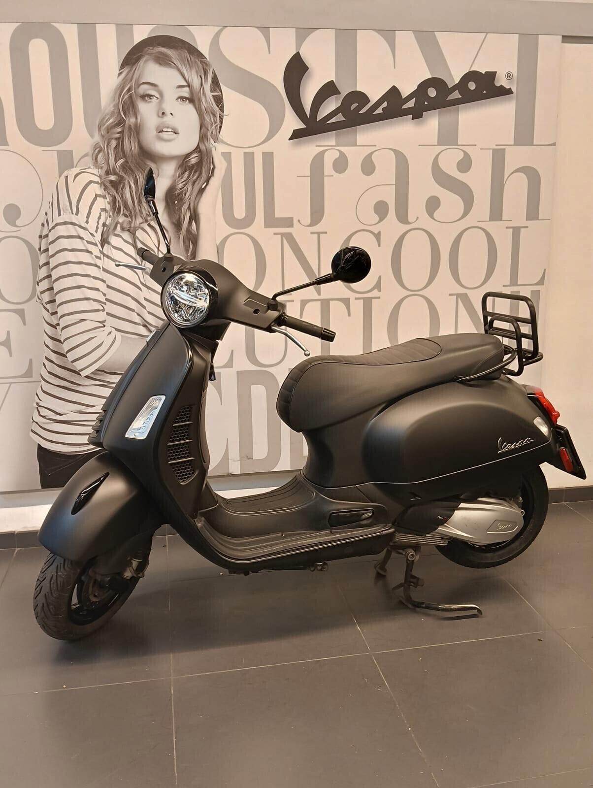 Piaggio Vespa 300 GTS hpe Notte