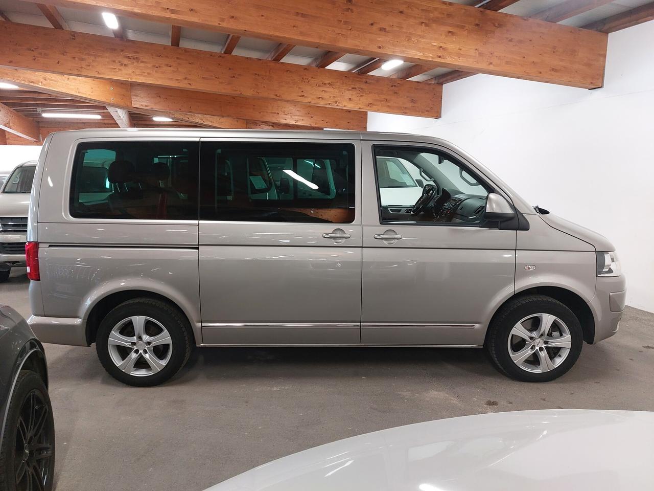 VW T5 Multivan 2.0 TDI letto 6 posti 180 CV