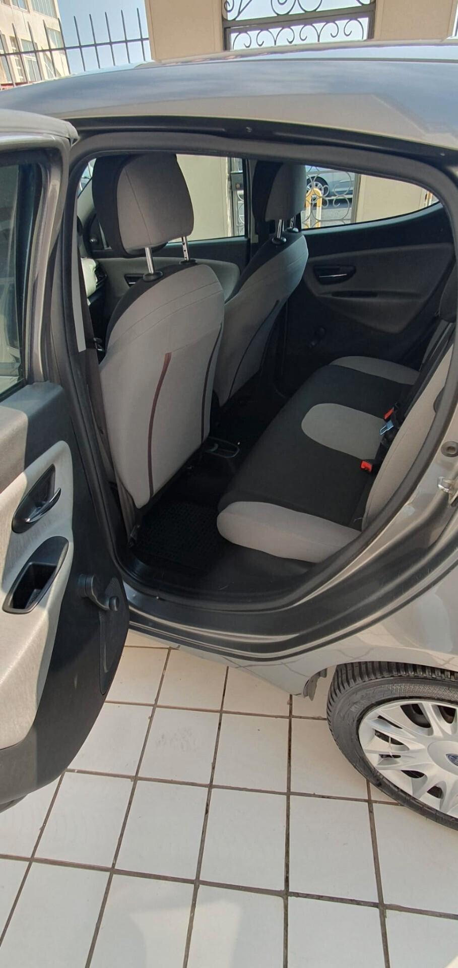 Lancia Ypsilon 1.3 MJT 95 CV Gold