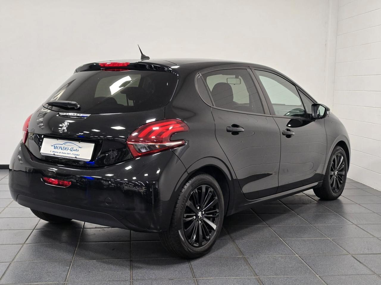 Peugeot 208 PureTech 82 5 porte Allure OK NEOPATENTATI