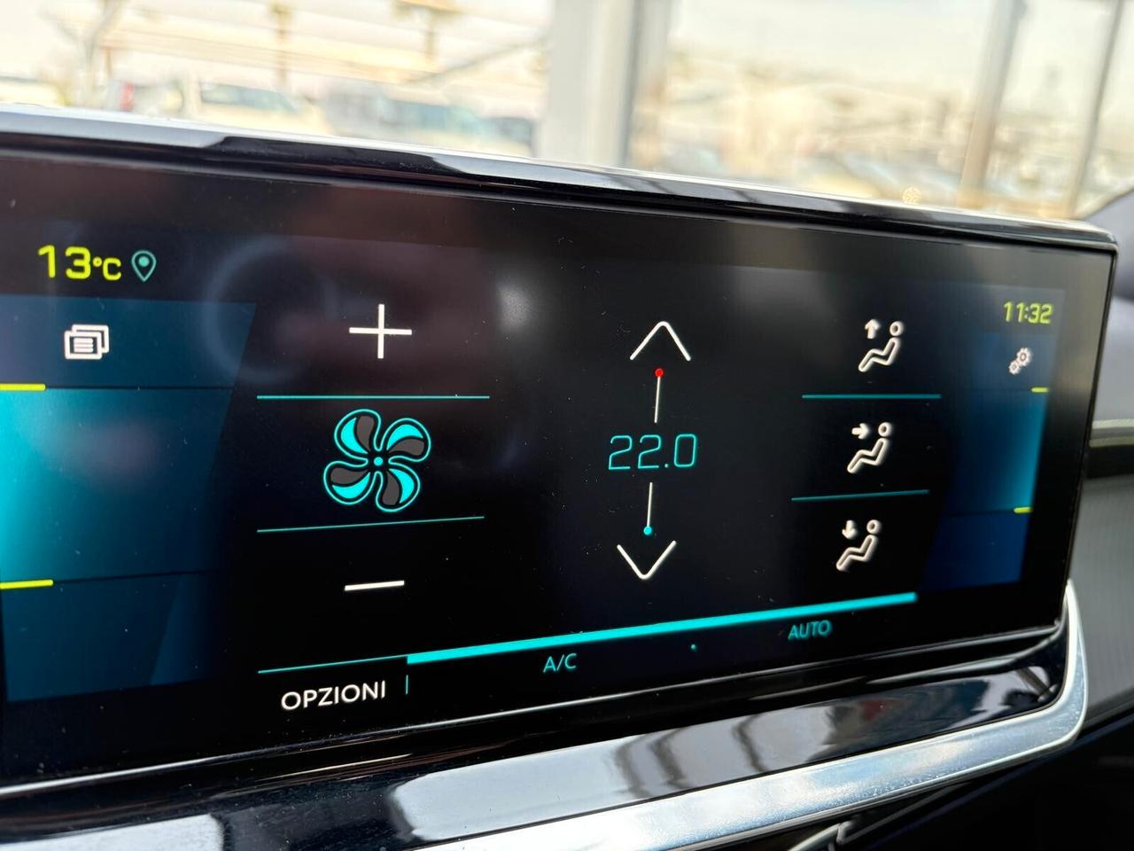 Peugeot 2008 GT motore elettrico 136 CV SPOTICAR