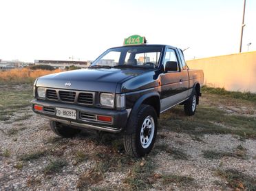 Nissan King Cab 2.5 Diesel - 4x4 GANCIO TRAINO