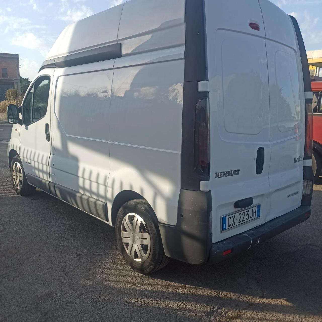 Trafic vivaro tetto alto