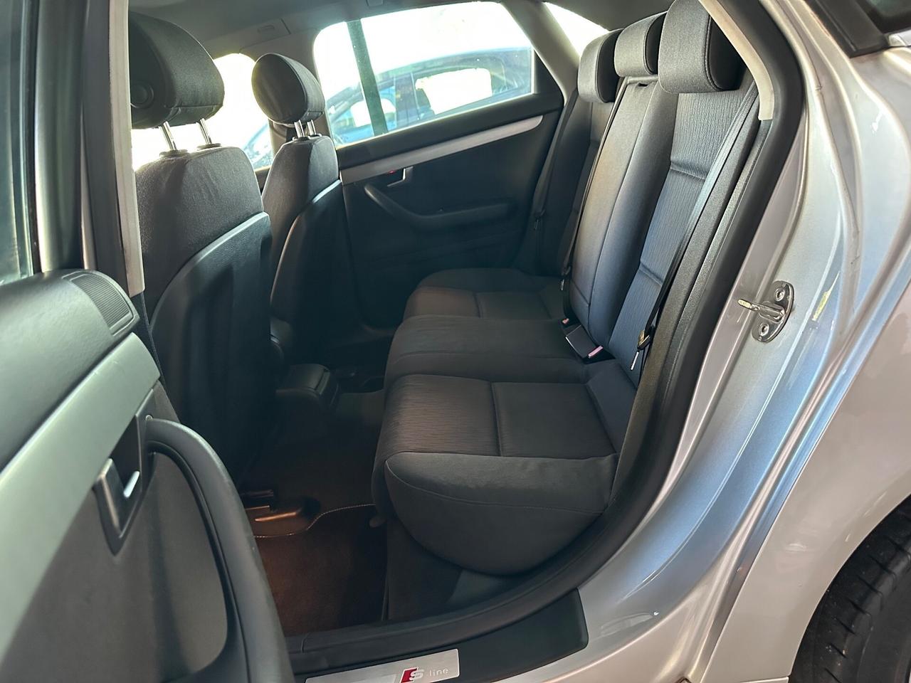 Audi A4 2.0 16V TDI S Line