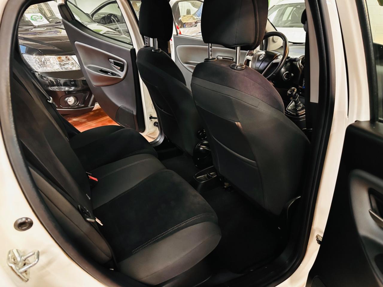 Lancia Ypsilon 0.9 TwinAir 85 CV 5 porte Metano Ecochic Elefantino