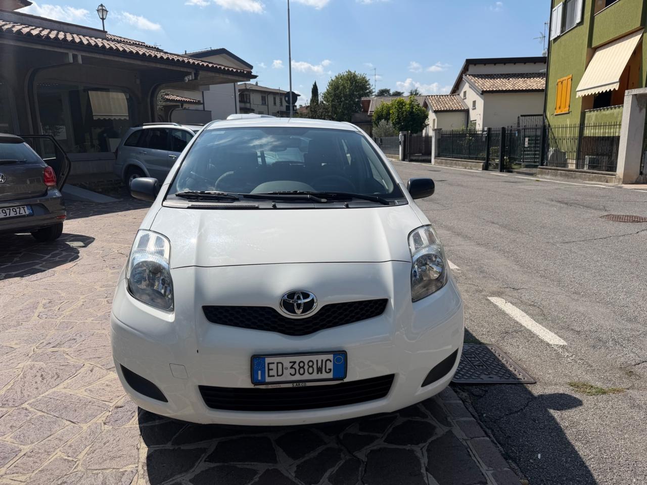 Toyota Yaris 1.0 5 porte Sol