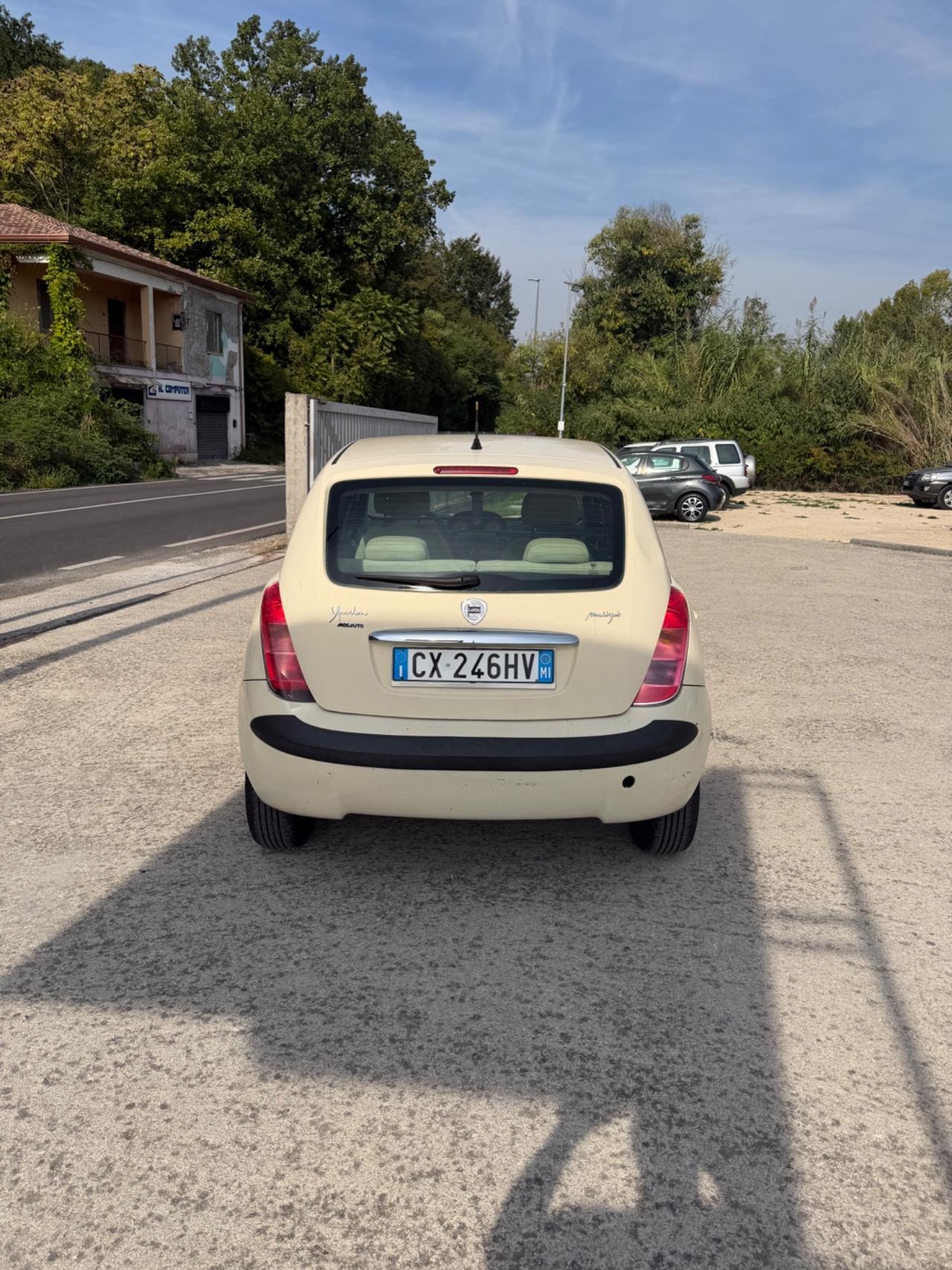 Lancia Ypsilon 1.3 MJT 75 CV Platino