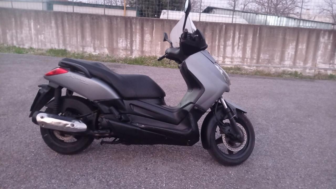 Yamaha X-Max 250