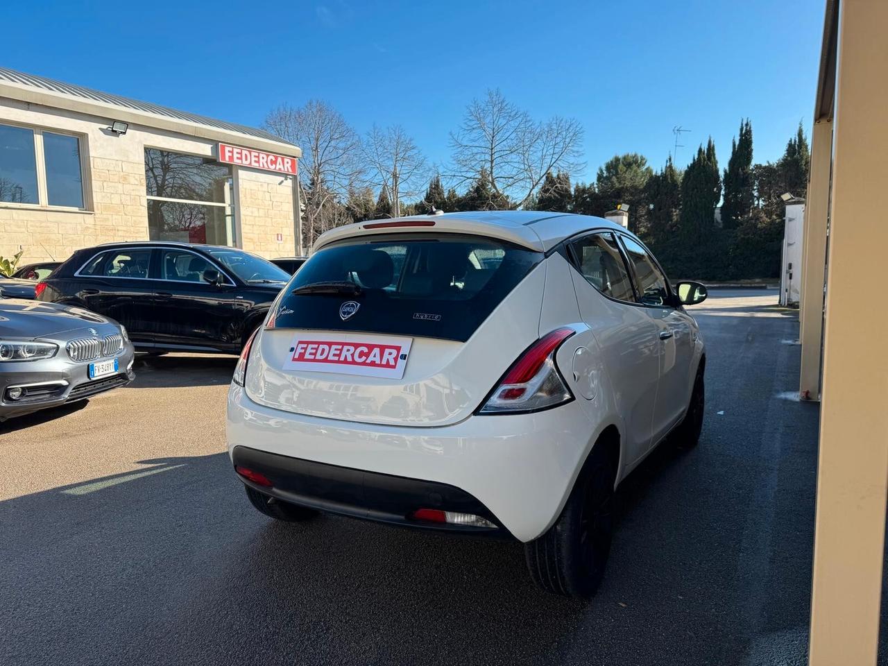 Lancia Ypsilon 1.0 FireFly 5 porte S&S Hybrid Ecochic Silver