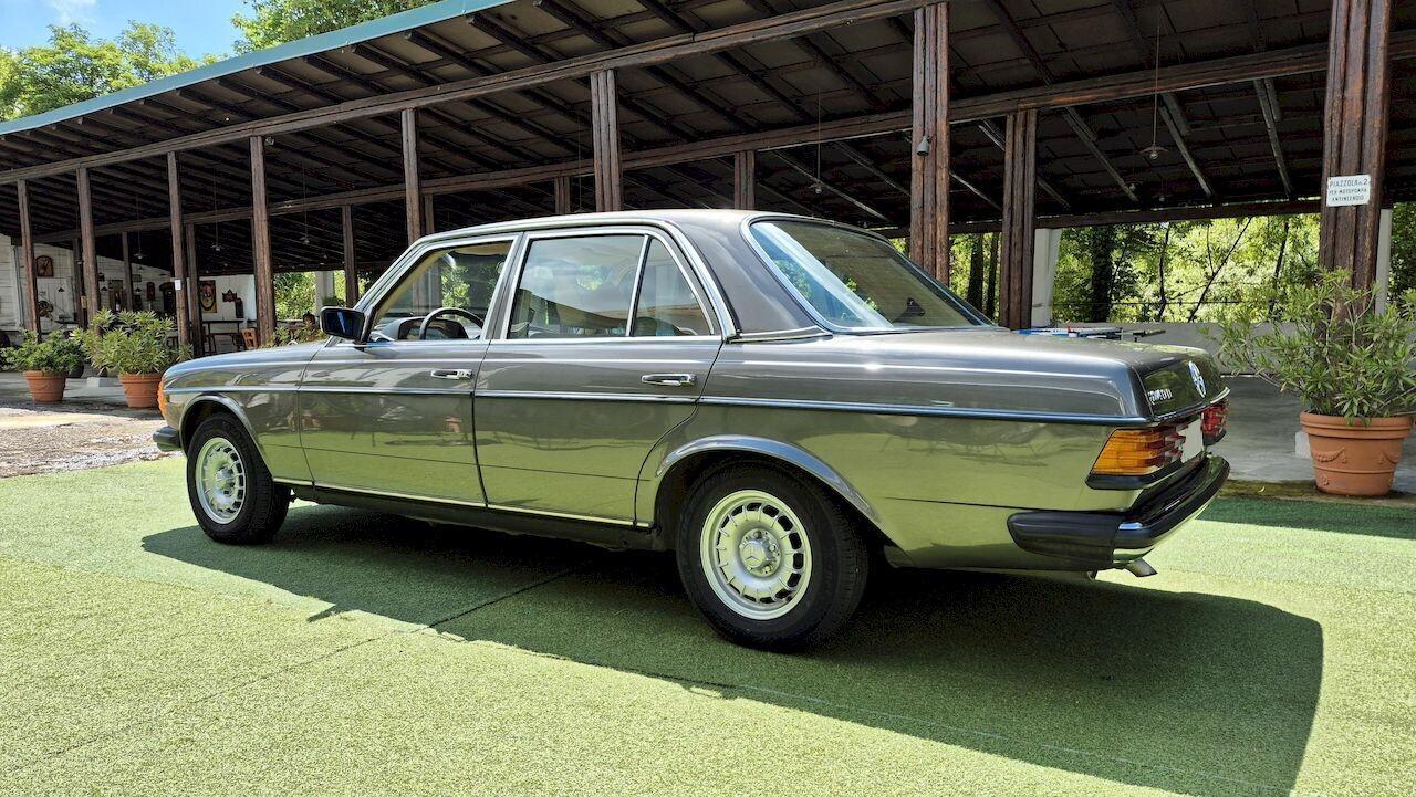 Mercedes-Benz 240 D Berlina W123 - 1980