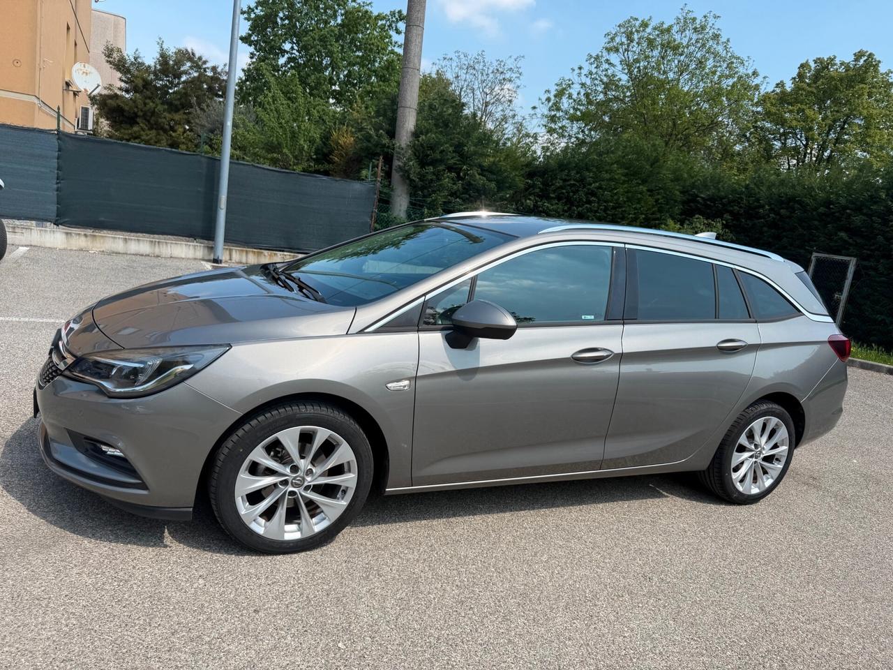 Opel Astra Sports Tourer 1.6 cdti 1.5 dci - NEOP. - NAV. - 12 MESI DI GARANZIA -