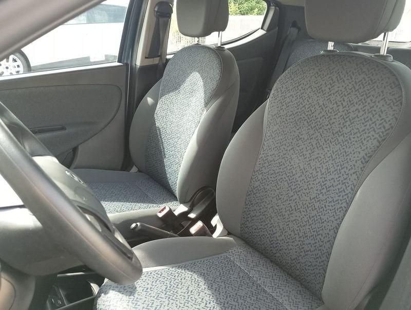 Lancia Ypsilon 1.0 FireFly 5 porte S&S Hybrid Silver
