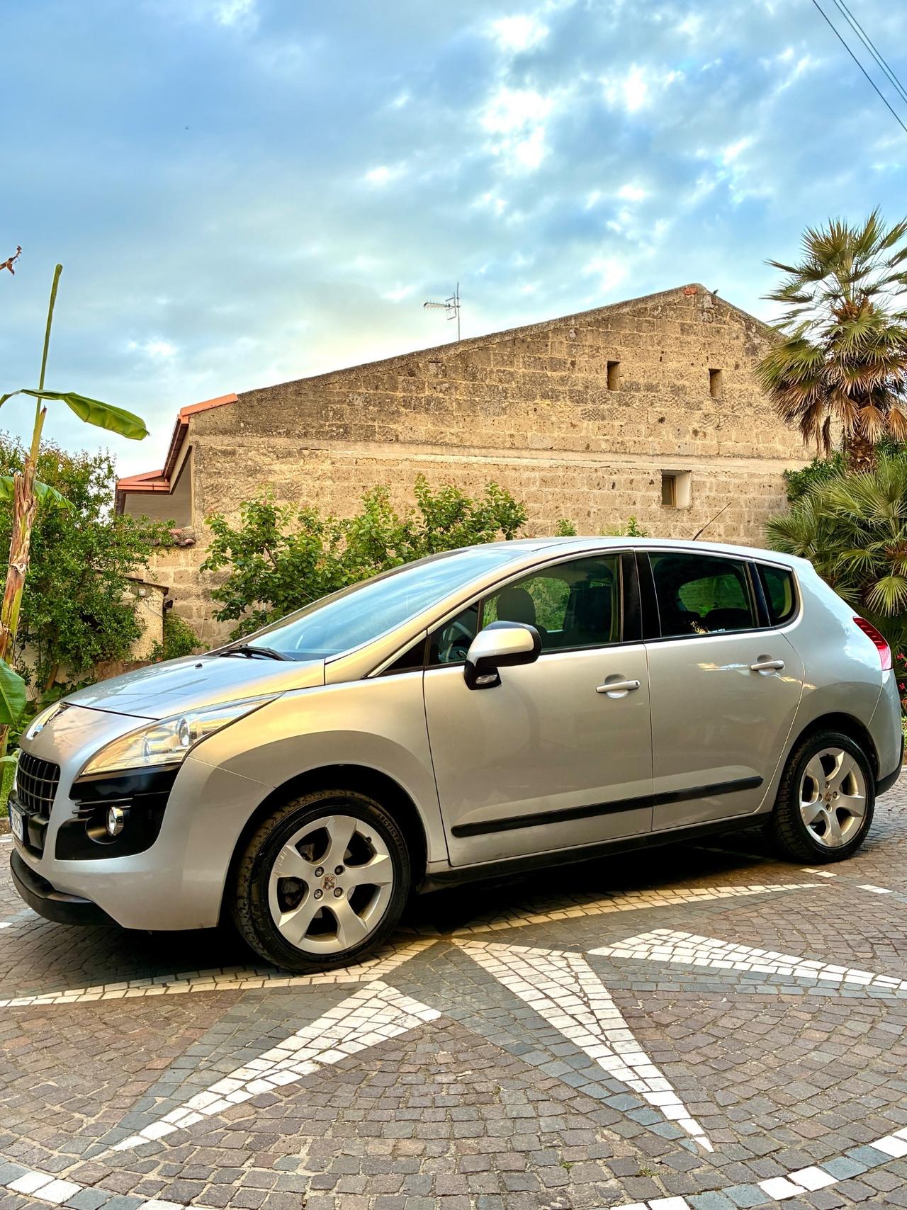 Peugeot 3008 1.6 HDi 110CV cambio robotizzato Tecno
