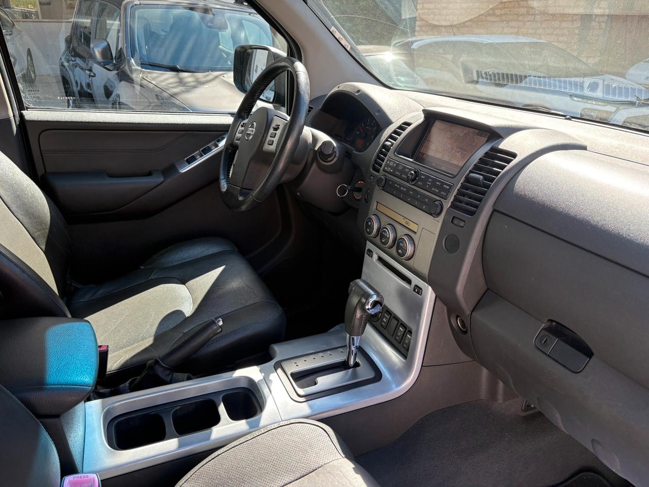 Nissan Navara 2.5 dCi 4 porte Double Cab LE