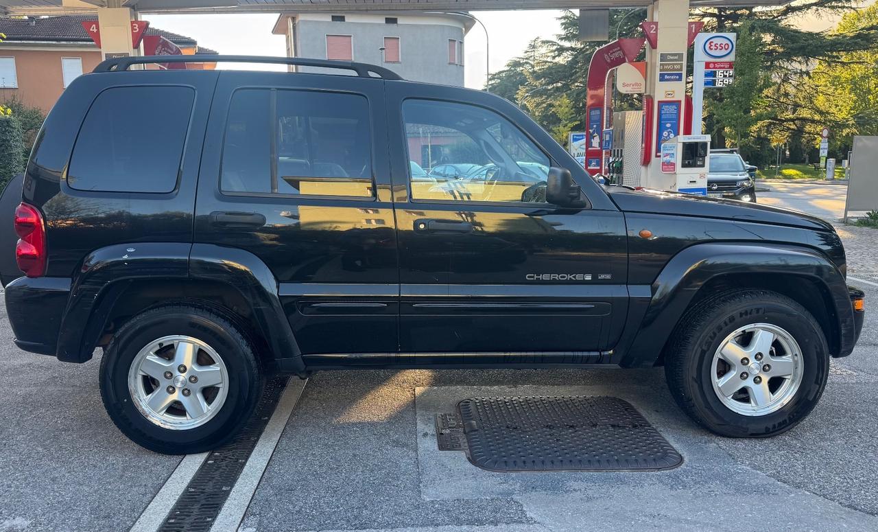 Jeep Cherokee 2.5 CRD Sport 4x4