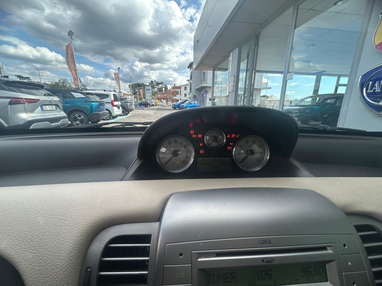 Lancia Ypsilon 1.3 MJT 75 CV Platino