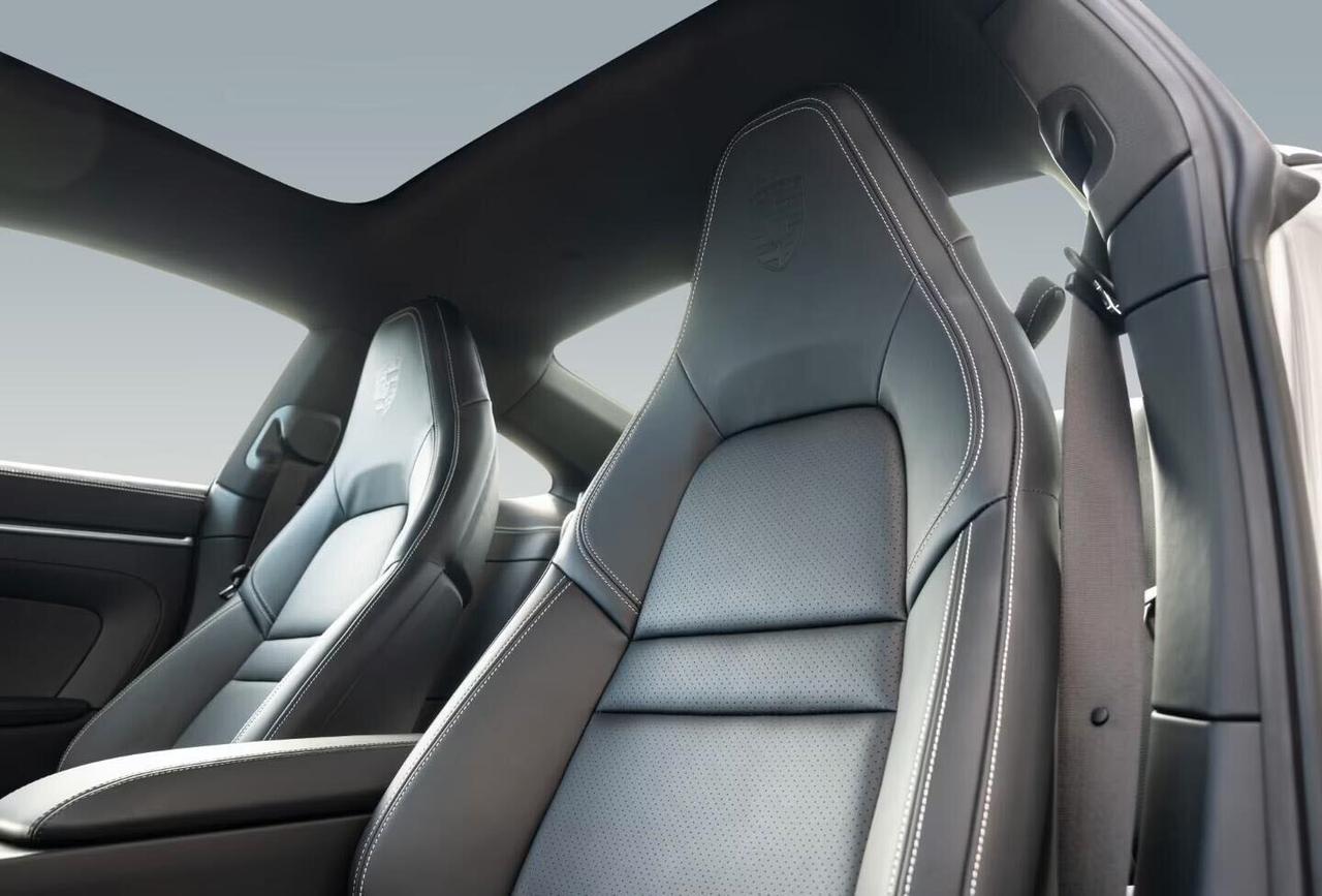 Porsche 911 992 -2 (911) Carrera SportDesign Bose