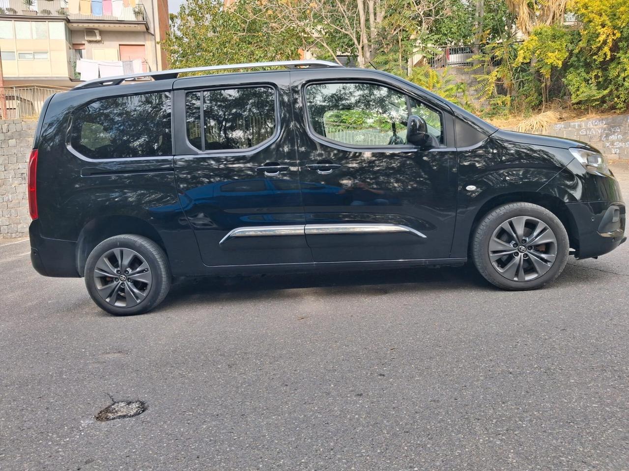 Toyota Proace Pianale ribassato con rampa disabili in carrozzina