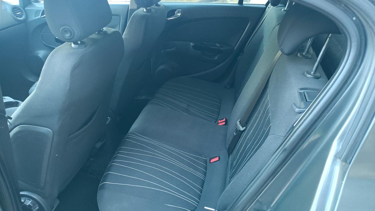 Opel Corsa 1.2 benzina GPL anno 2010 chilometri 170.000