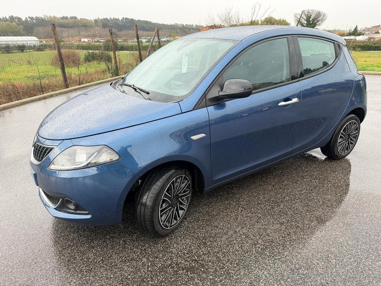Lancia Ypsilon 1.0 5 porte S&S Hybrid Gold INCLUSO PASSAGGIO