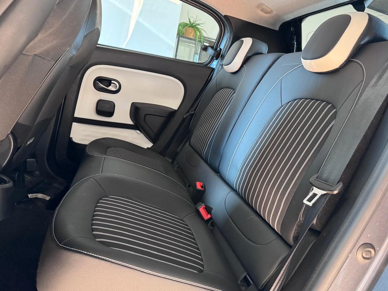 Renault Twingo 0.9 93cv INTENS NEOPATENTATI TURBO, AUTOMATICA,PELLE,NAVI,UNIPRO