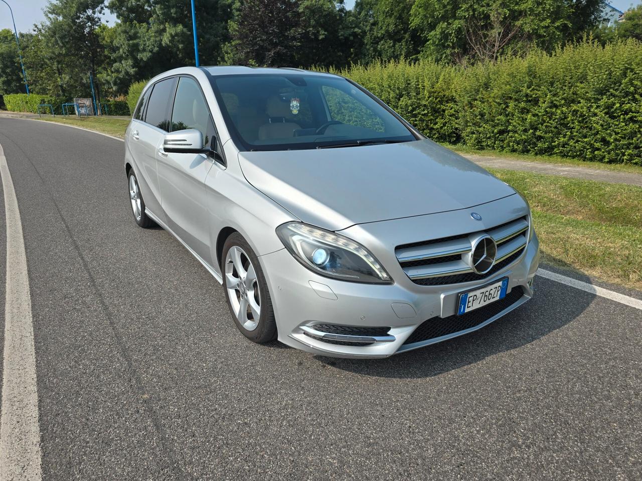 MERCEDES B180 PREMIUM AUTOMATIC