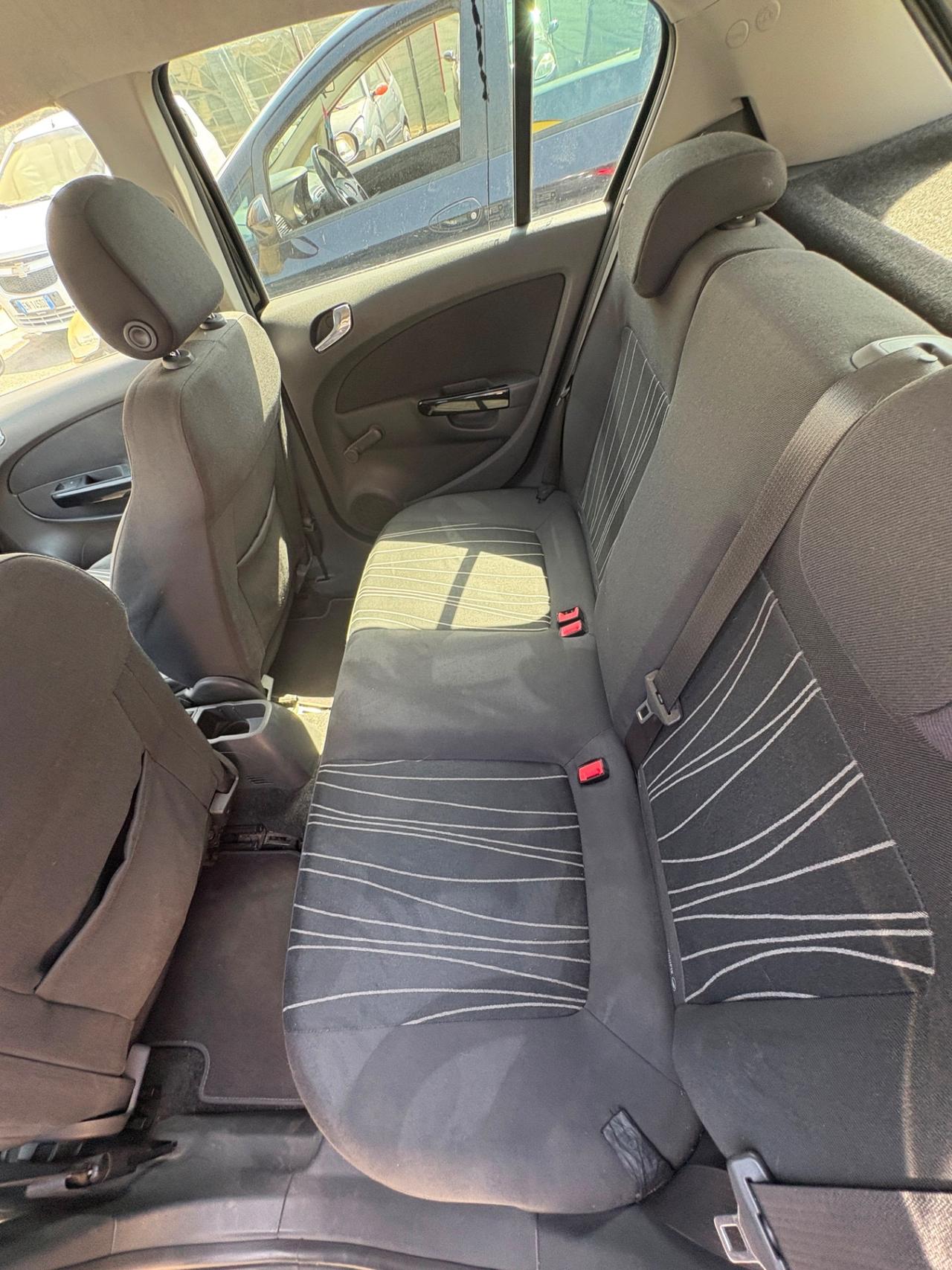 Opel Corsa 1.2 5 porte Club