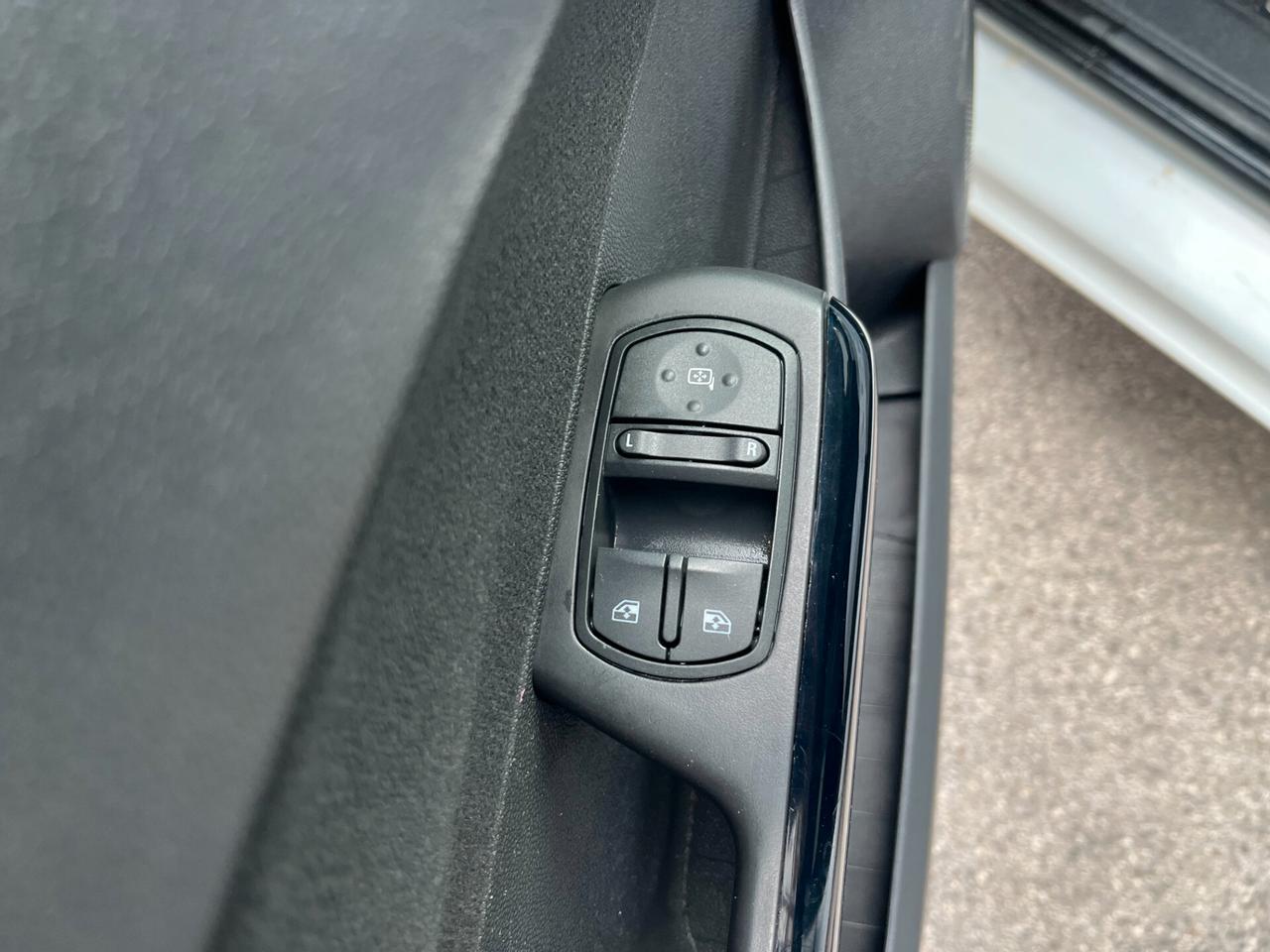 Opel Corsa 1.4 16V 3 porte Sport