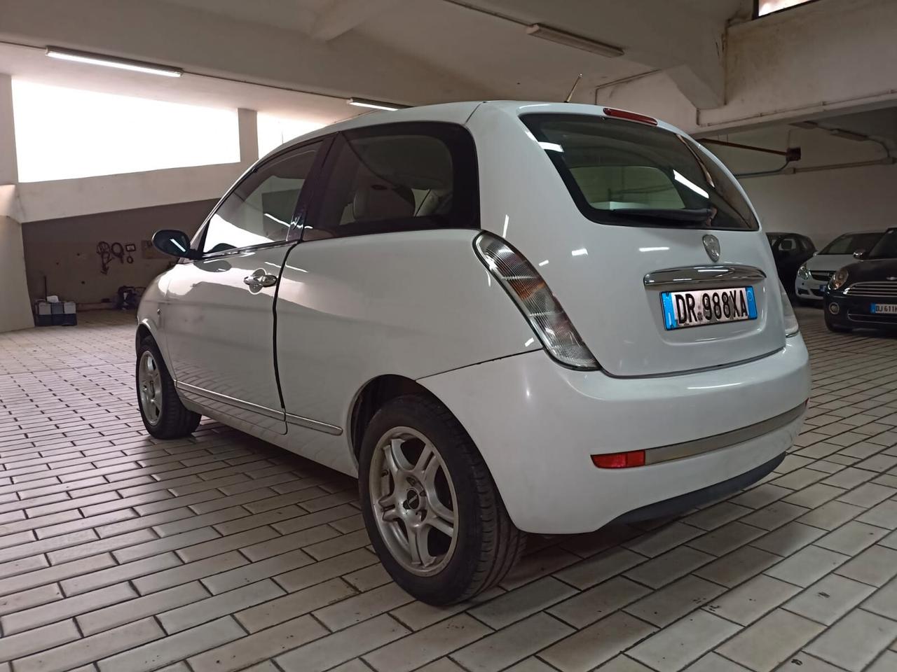 Lancia Ypsilon 1.2 Oro Plus