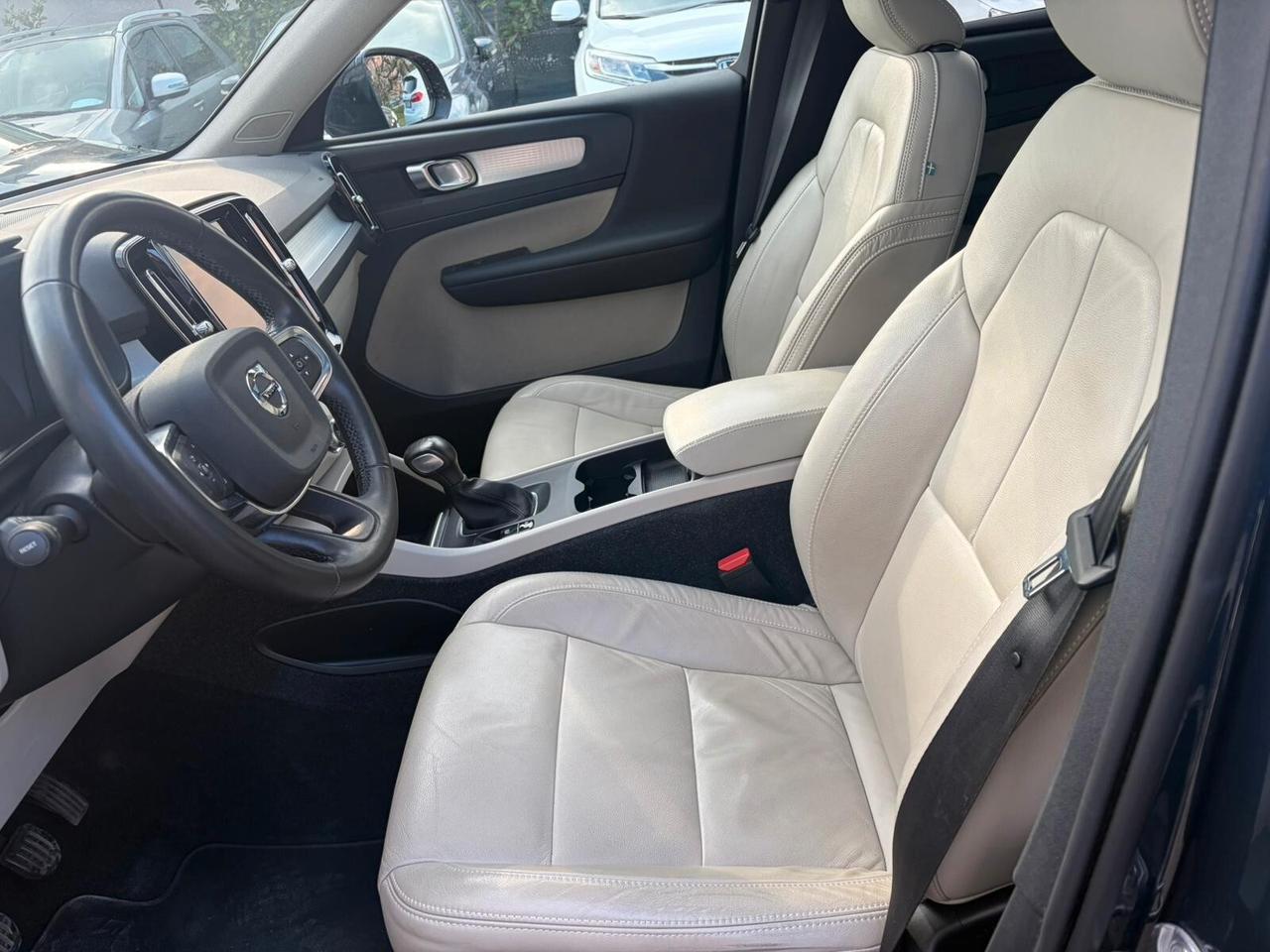 Volvo XC40 T2 Momentum Pro*EURO6*NEOPATENTATI