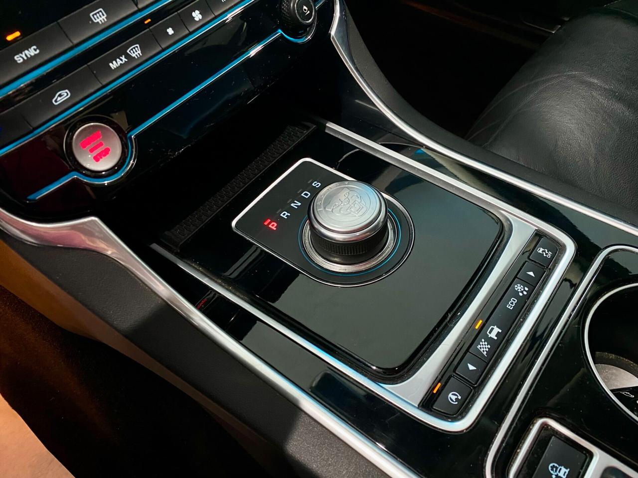 Jaguar XE 2.0 D 180 CV aut. Prestige-2017