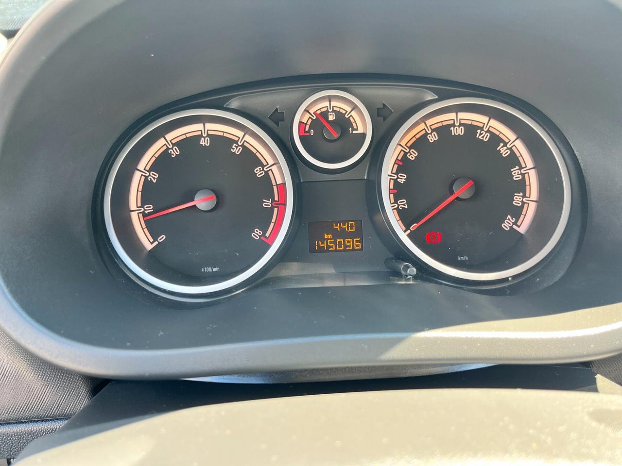 Opel Corsa 1.2 3 porte b-color