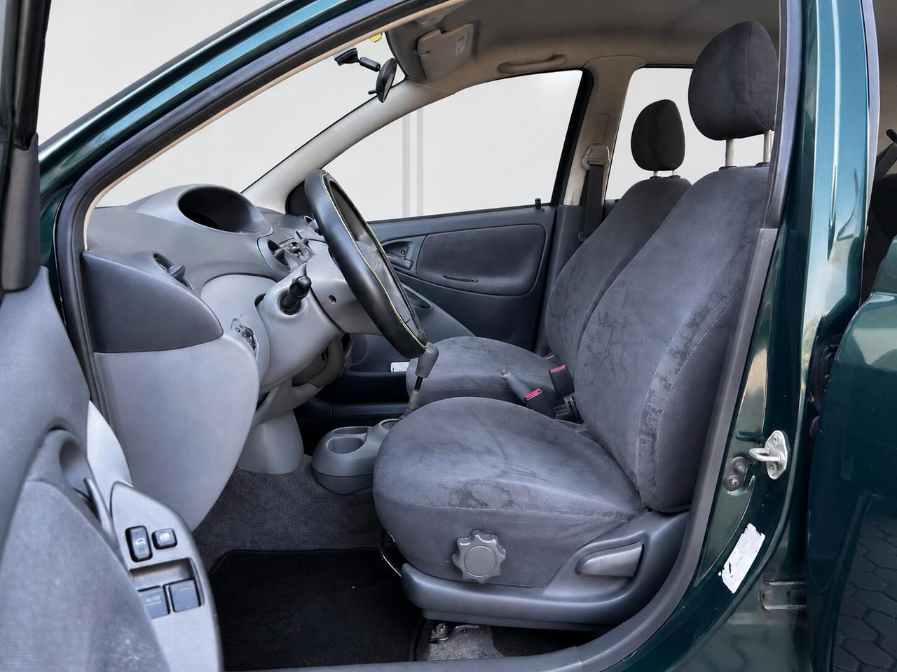 Toyota Yaris 1.0i 16V cat 5 porte