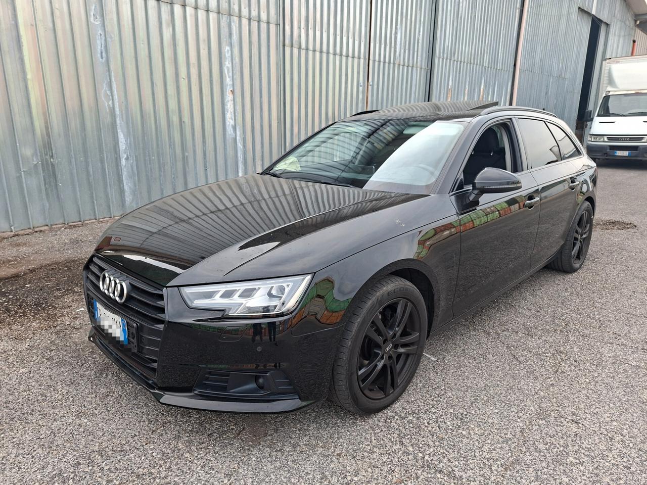 Audi A4 2.0 TDI 150 CV S tronic Total Black TETTO