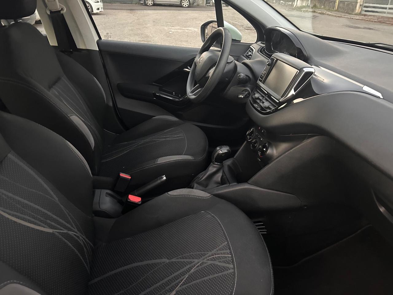 Peugeot 208 1000 benzina 86000 km neopatentati