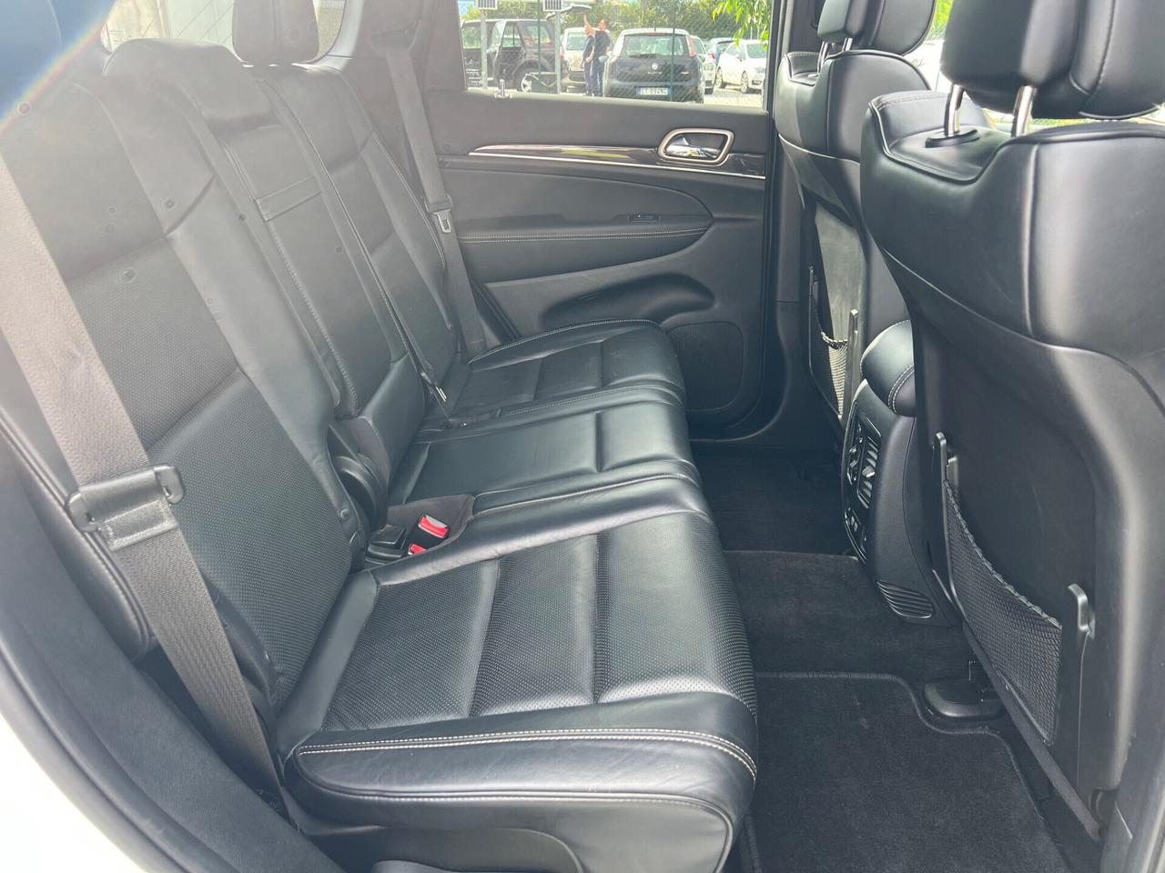 Jeep Grand Cherokee Overland FULL-OPTIONAL