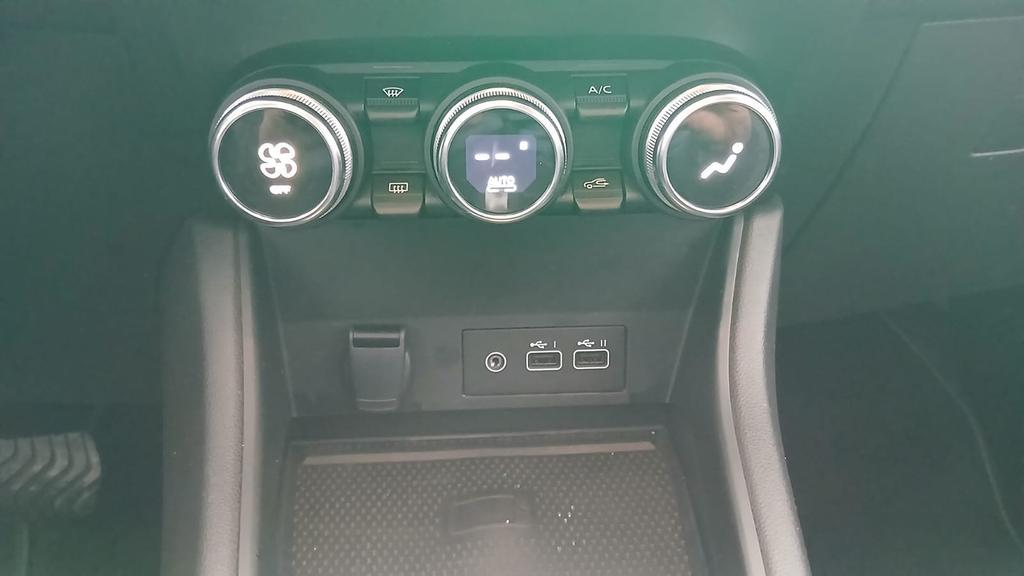 Renault Captur 1.6 Hybrid Techno E-Tech Auto