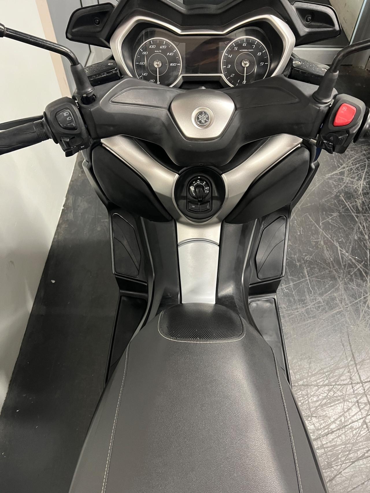 Yamaha X-Max 300