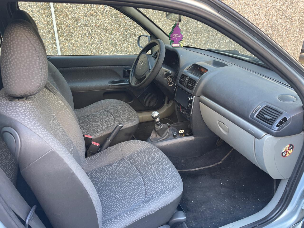 Renault Clio 1.4 16V benzina neopatentati