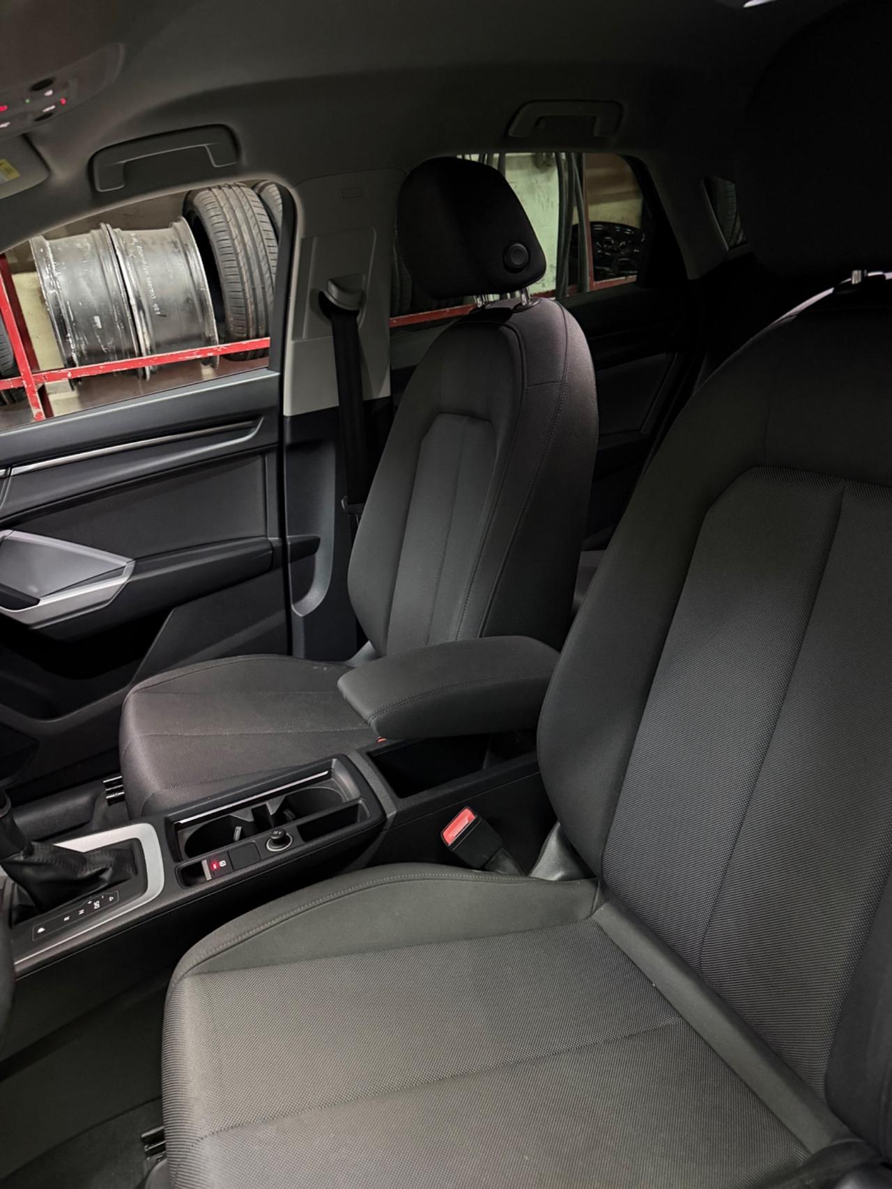 Audi Q3 35 TDI S tronic Identity Black
