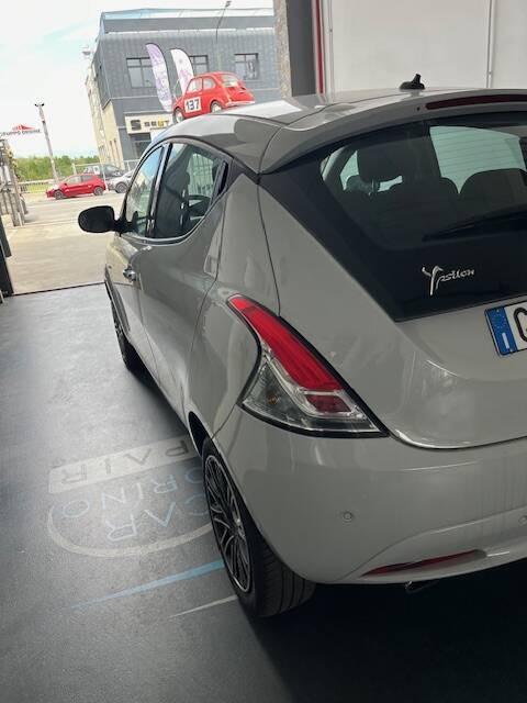 Lancia Ypsilon 1.0 firefly hybrid Gold s&s 70cv