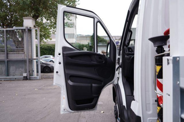 IVECO Daily 35 C18 C.Autom. Cassone Ribaltabile + GRU FASSI