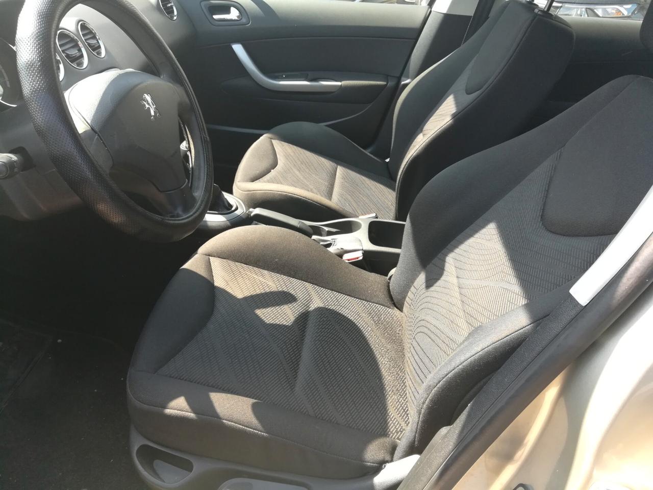Peugeot 308 1.6 120CV KM 106. 000 BENZINA OK NEOPATENTATI