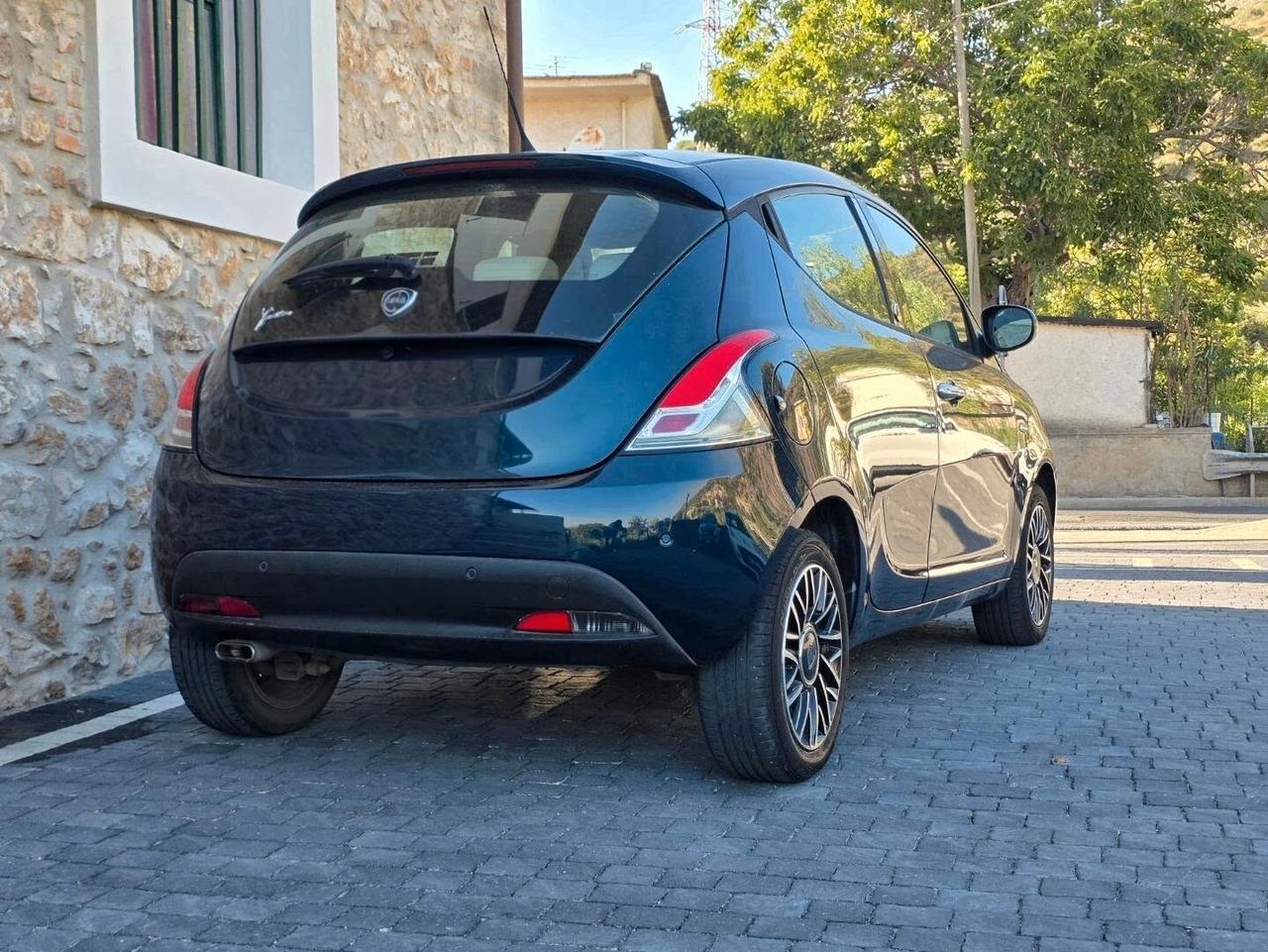 Lancia Ypsilon 1.2 69 CV 5 porte Gold