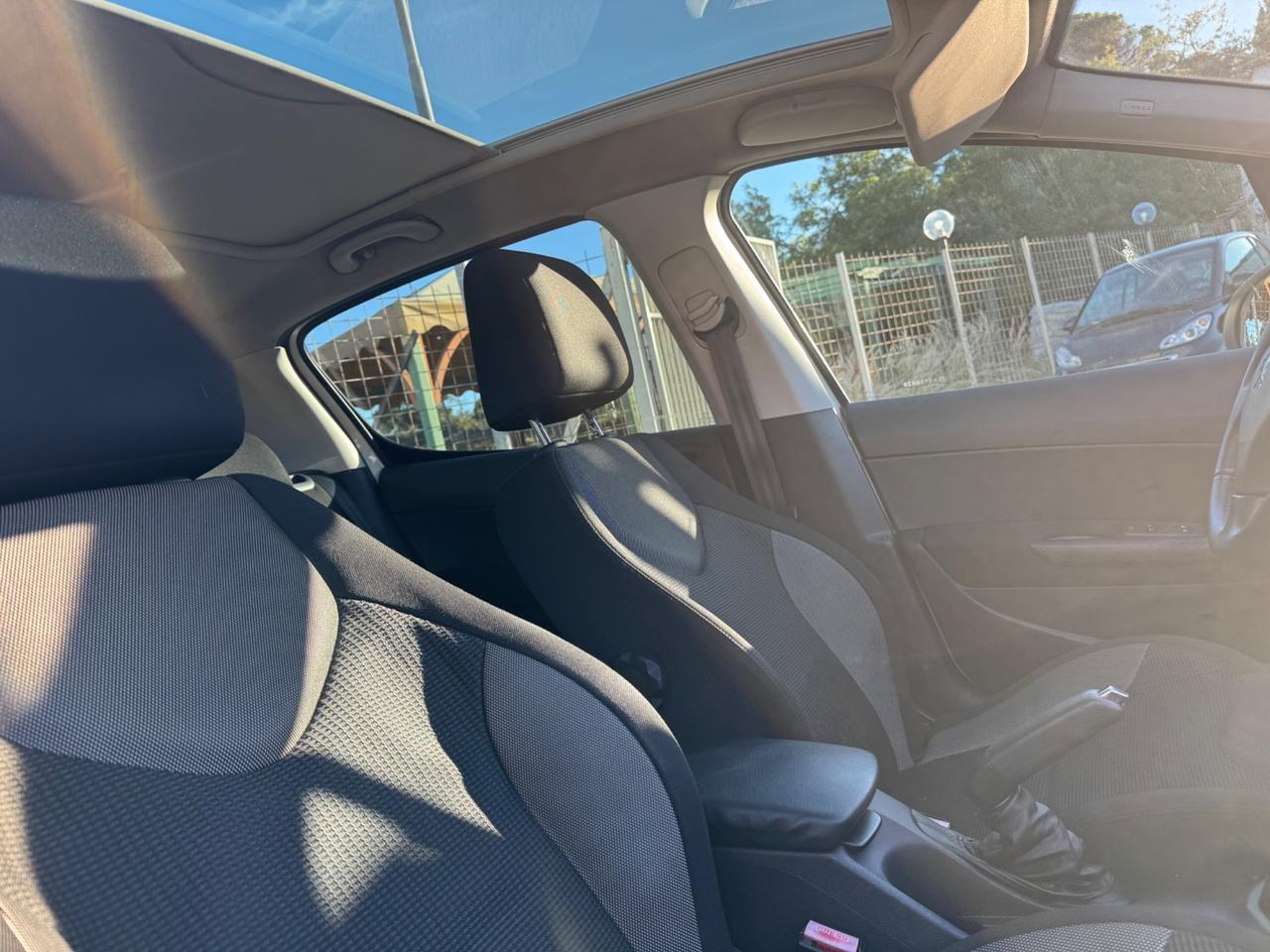 Peugeot 308 1.6 HDi 110CV Ciel Féline NEOPATENTATI