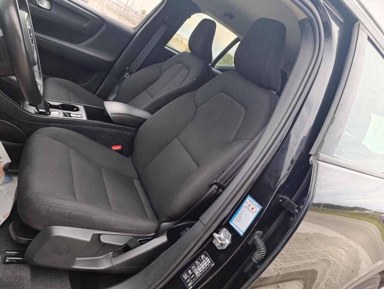 VOLVO XC40 D3 AWD GEEARTRONIC LED/NAV/SENS.POSTERIORI/