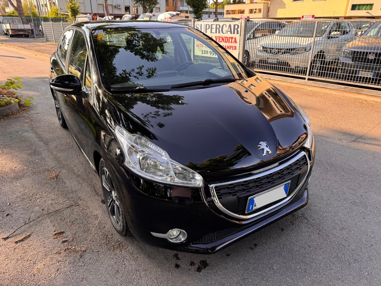 Peugeot 208 1.4 HDi 68 CV neopaten garanzia 12 mesi