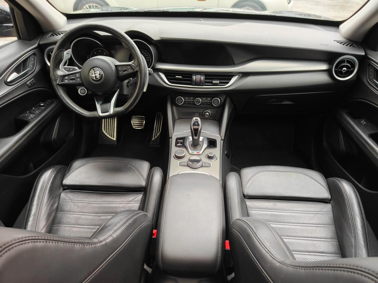 Alfa Romeo Stelvio Q4 Veloce total black